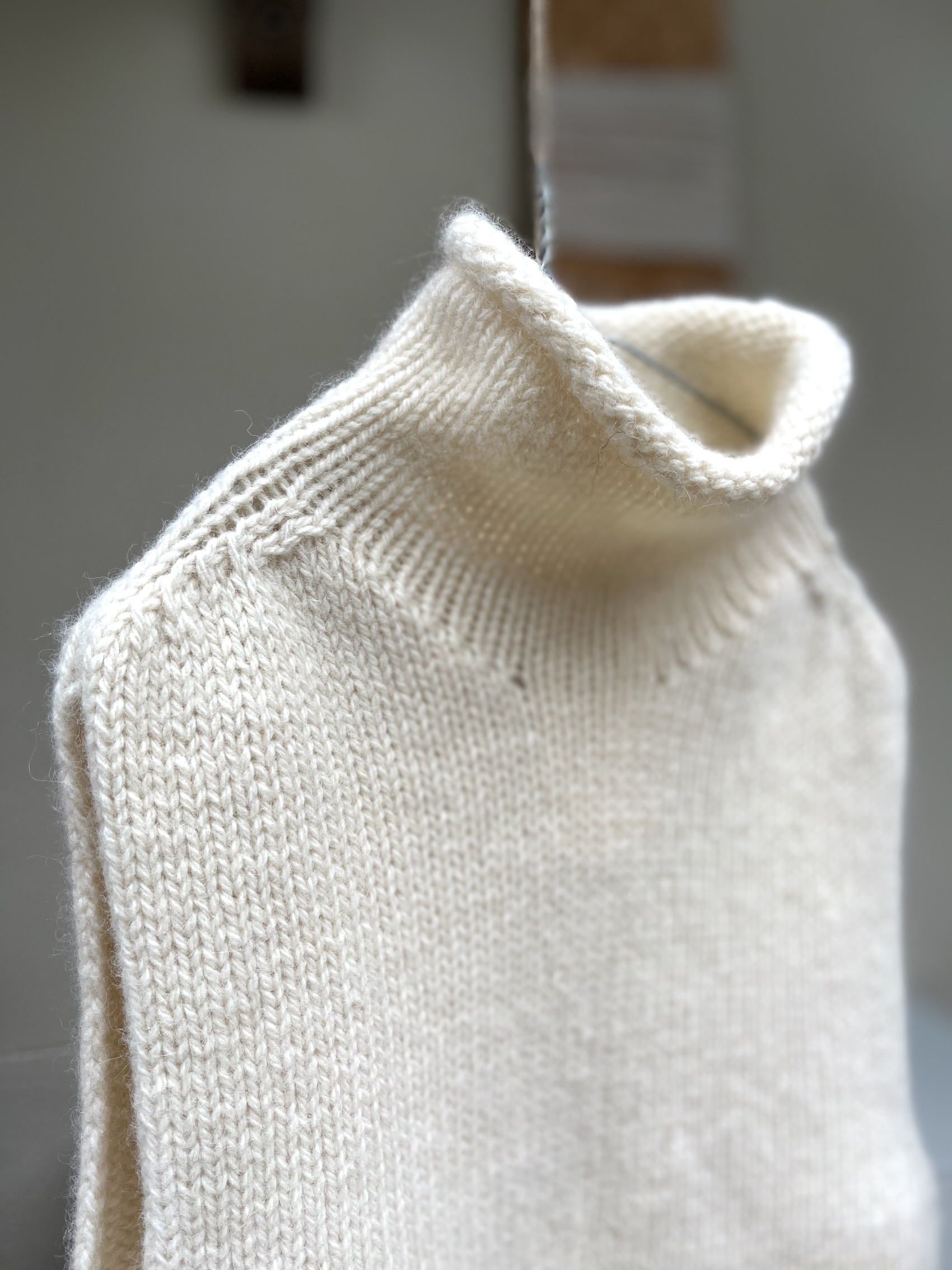 WIES - 100% DUTCH WOOL / MERINO / ALPACA ( 2 COLORS)